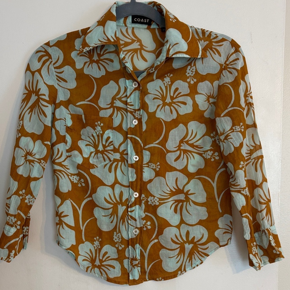 Women’s Retro-Style Hibiscus Print Button Down Shirt by COAST. Size S